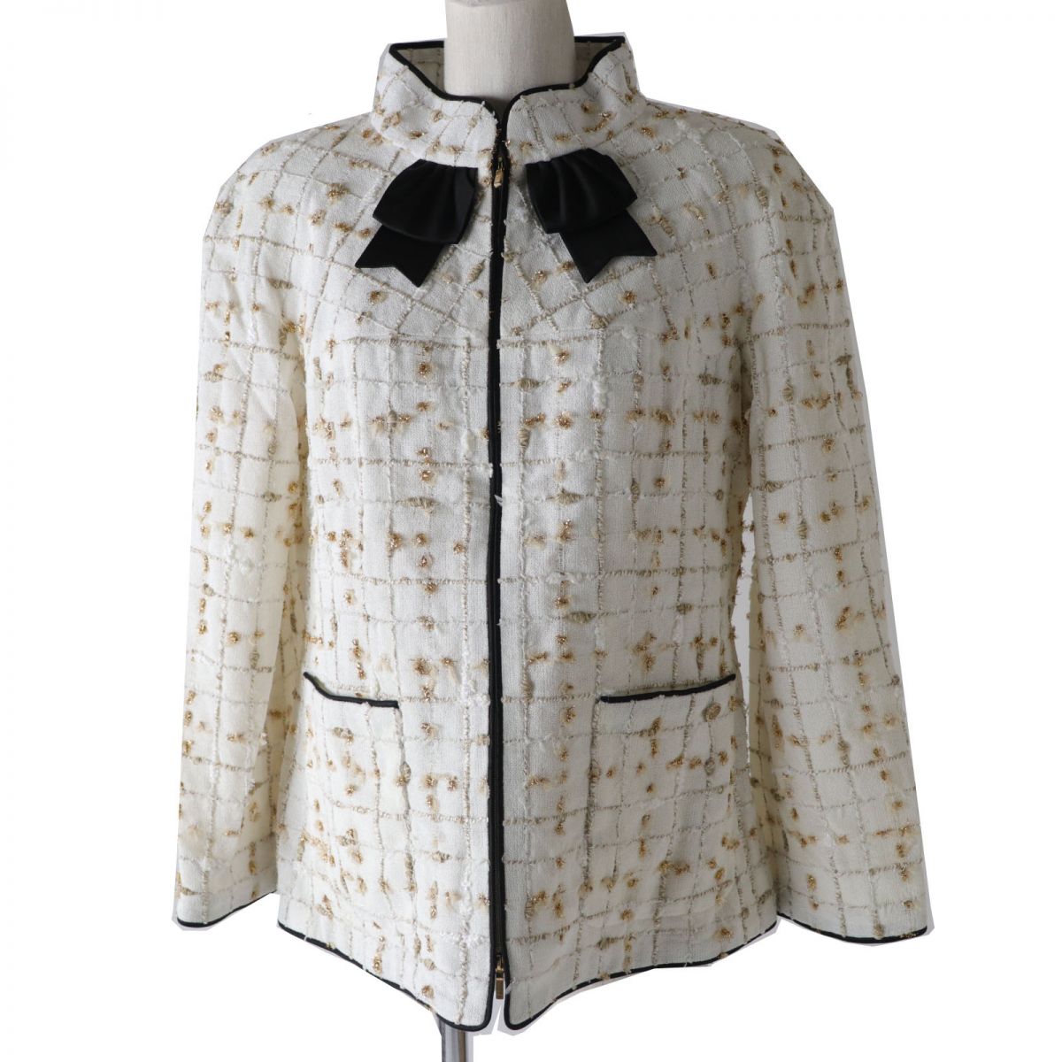 Chanel 19S Bowtie Tweed Jacket P61190