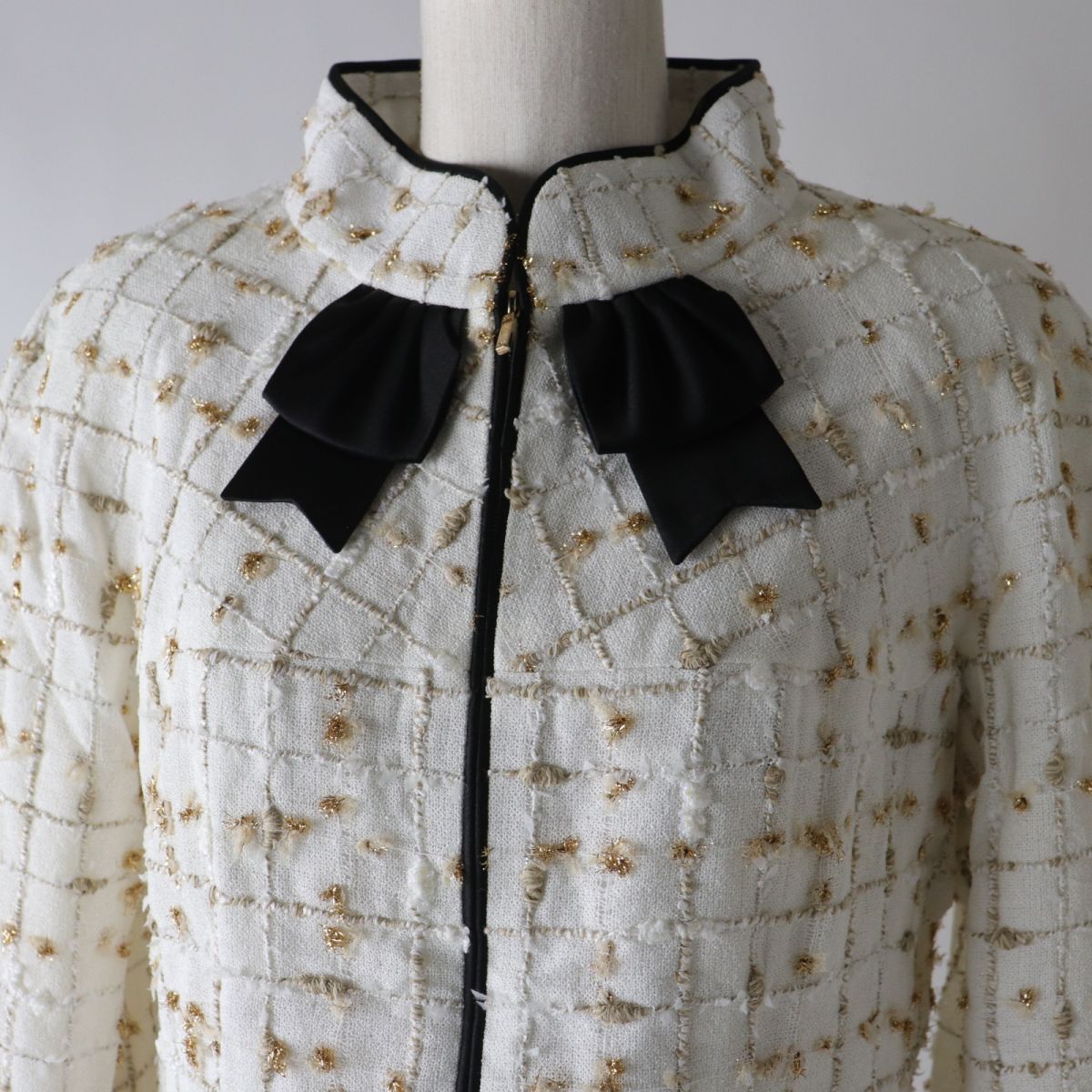 Chanel 19S Bowtie Tweed Jacket P61190