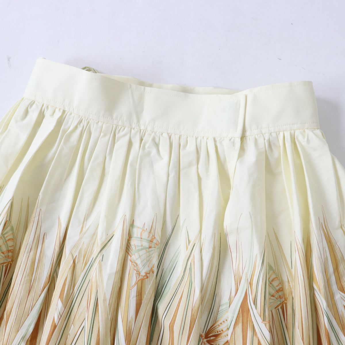 Salvatore Ferragamo Pleated Skirt Insect Pattern Ivory 38