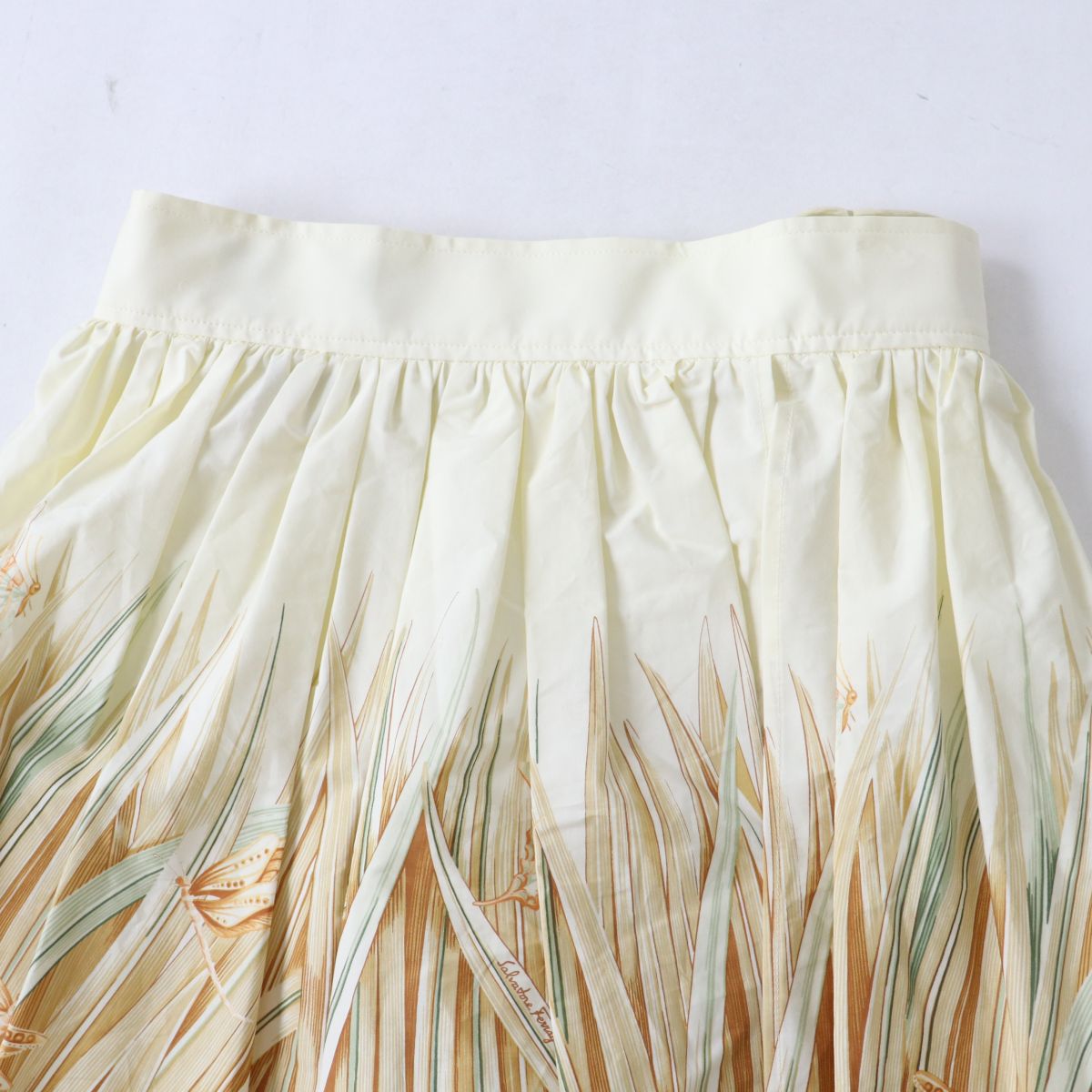 Salvatore Ferragamo Pleated Skirt Insect Pattern Ivory 38