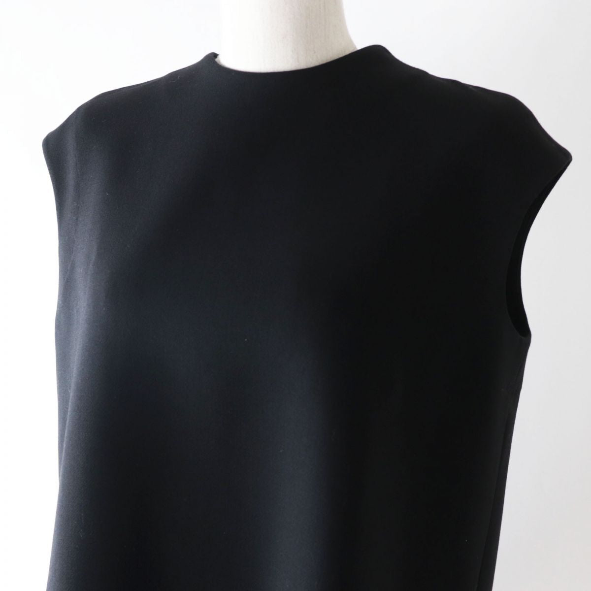 Yoko Chan Women's Faux Pearl Sleeveless Top Black