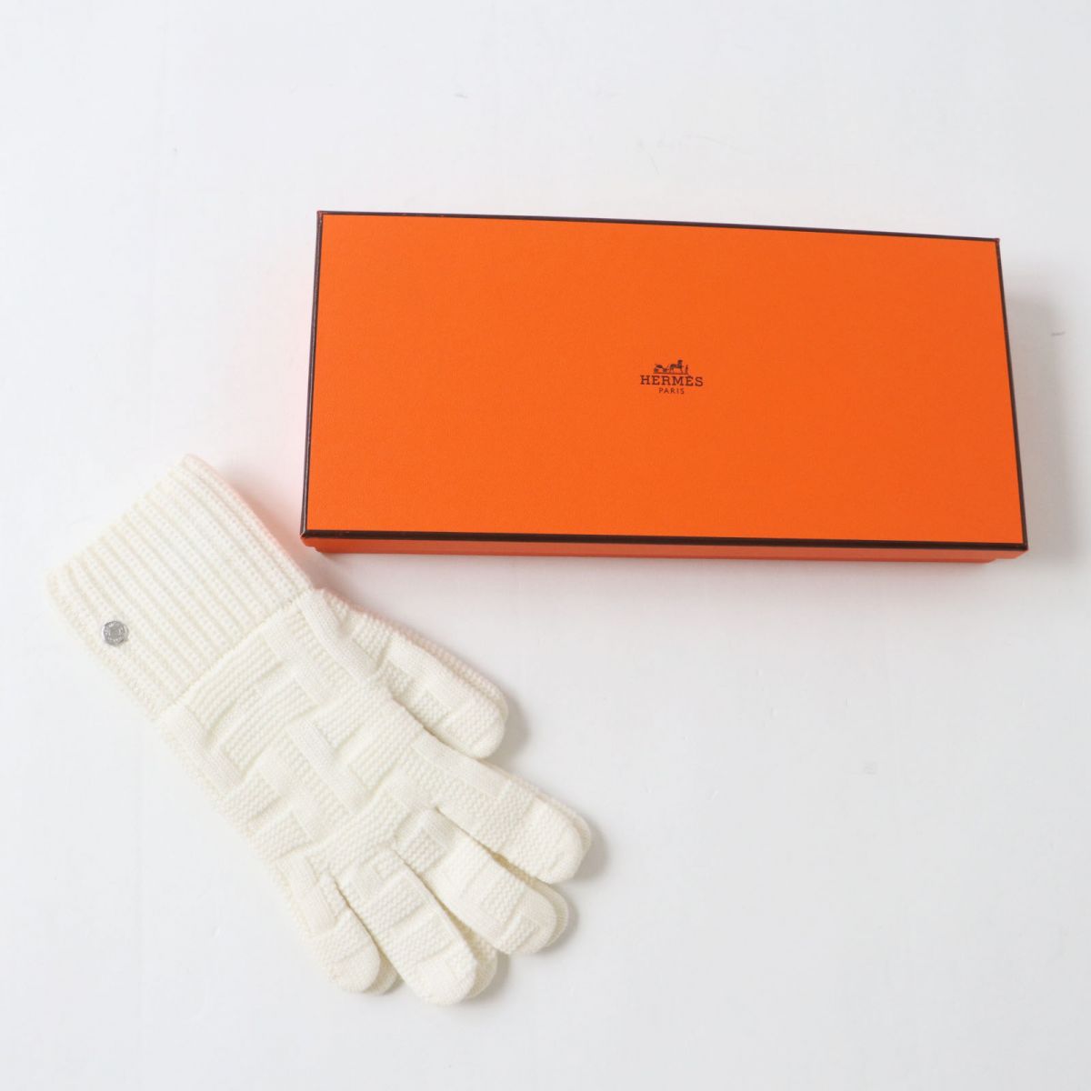 Hermes Women's Wool Knit Gloves White S