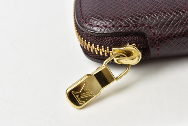 Louis Vuitton Taiga Leather Key Case M30606