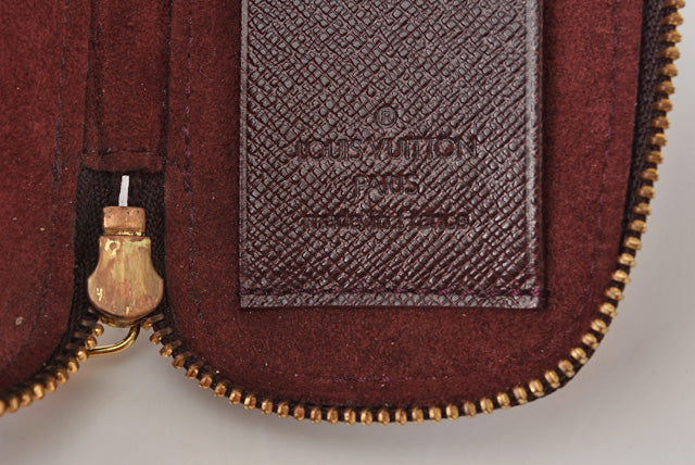 Louis Vuitton Taiga Leather Key Case M30606