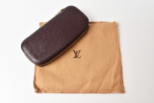 Louis Vuitton Taiga Leather Key Case M30606