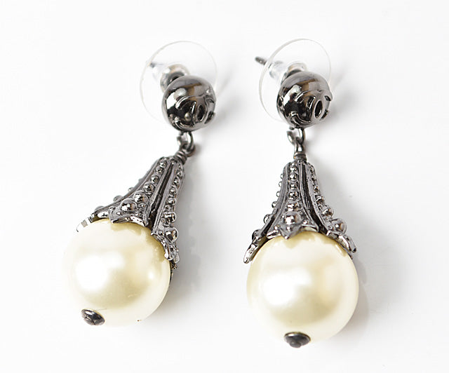 Chanel Pearl Motif Earrings Gunmetal in Great Condition