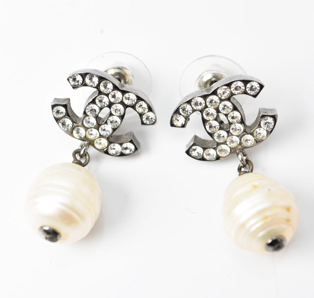 Chanel CC Motif Swing Pearl Earrings Silver/White in Great Condition