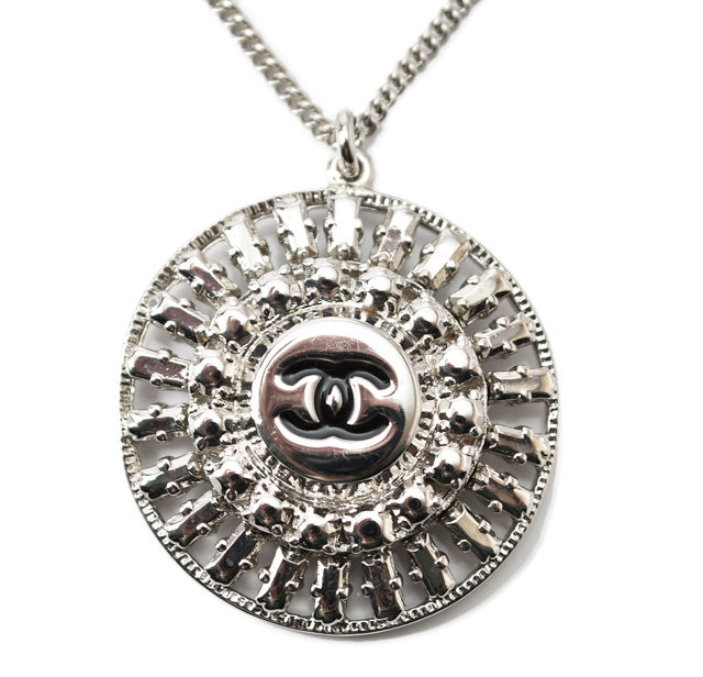 Chanel Metal Necklace Pendant Chain Circle Motif CC Silver in Excellent Condition