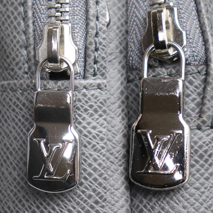 Louis Vuitton Taiga Avenue Sling Bag M30859