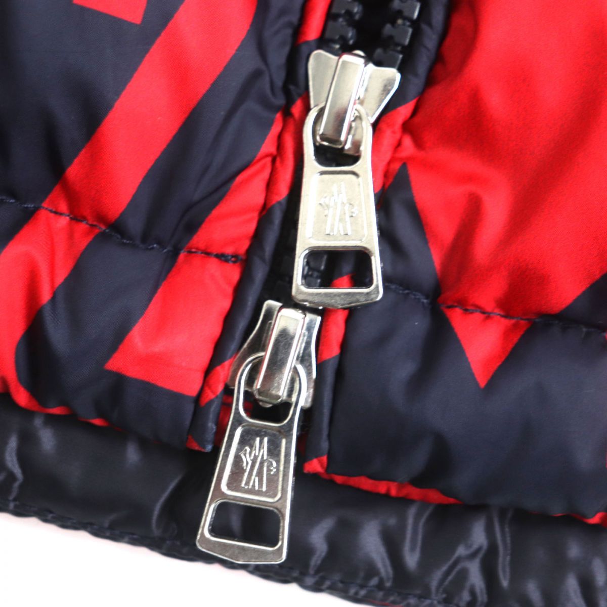 Moncler FRIOLAND Hooded Down Jacket Red Black