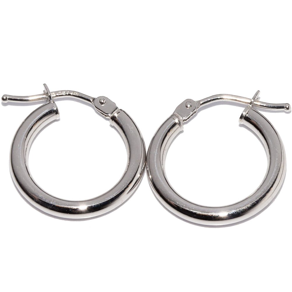 K18WG White Gold Hoop Earrings in Pristine Condition