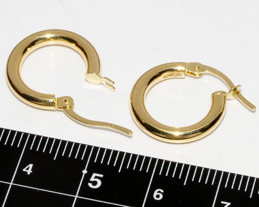 K18YG Yellow Gold Hoop Earrings in Pristine Condition