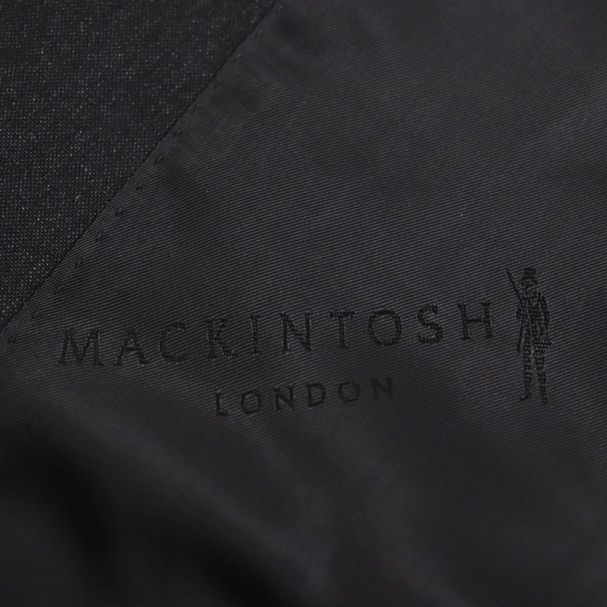 Mackintosh 100% Wool Single Suit Black 40