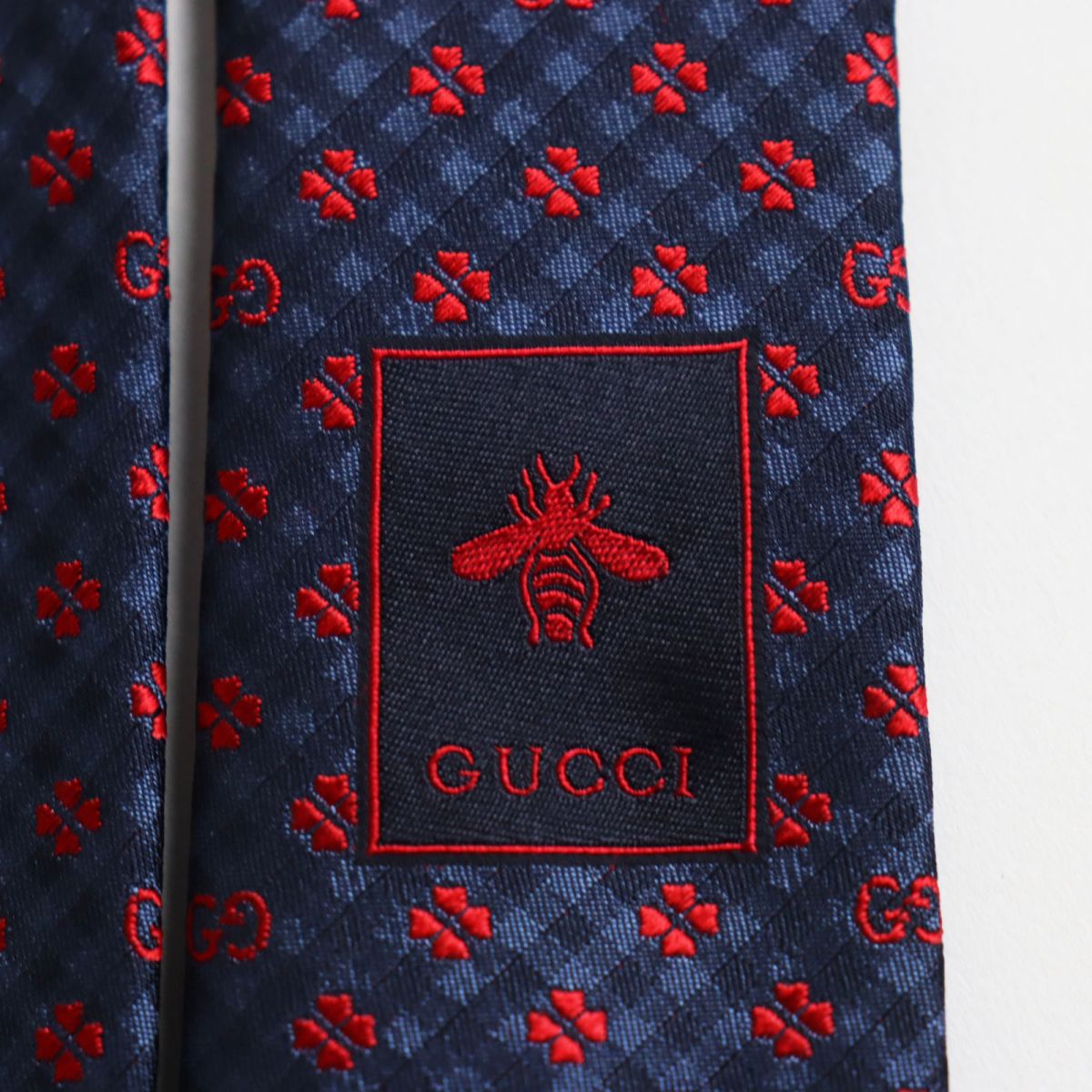 Gucci Silk GG Shamrock Clover Tie Navy Red