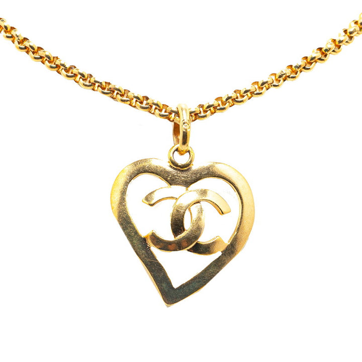 Chanel Vintage Heart Motif Necklace Gold in Very Good Condition