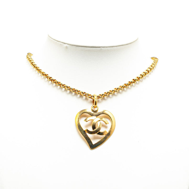 Chanel Vintage Heart Motif Necklace Gold in Very Good Condition