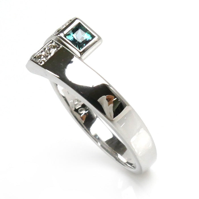 K18WG White Gold Alexandrite Diamond Ring