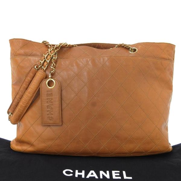 Chanel null Leather 0番台 in Very Good Condition