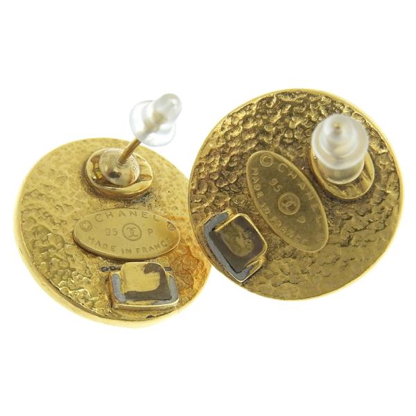 CC Clip On Earrings in Very Good Condition