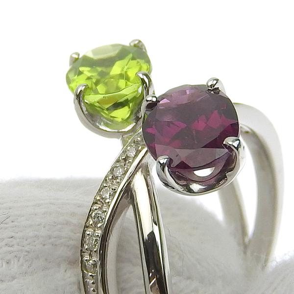 Ring in 18K White Gold with 1.54ct Natural Garnet, 1.39ct Peridot and 0.07ct Diamonds for Women in Excellent Condition