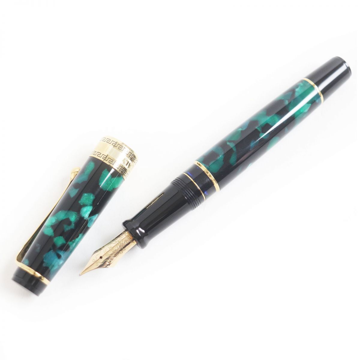 Aurora Optima 14K M Nib Fountain Pen Green