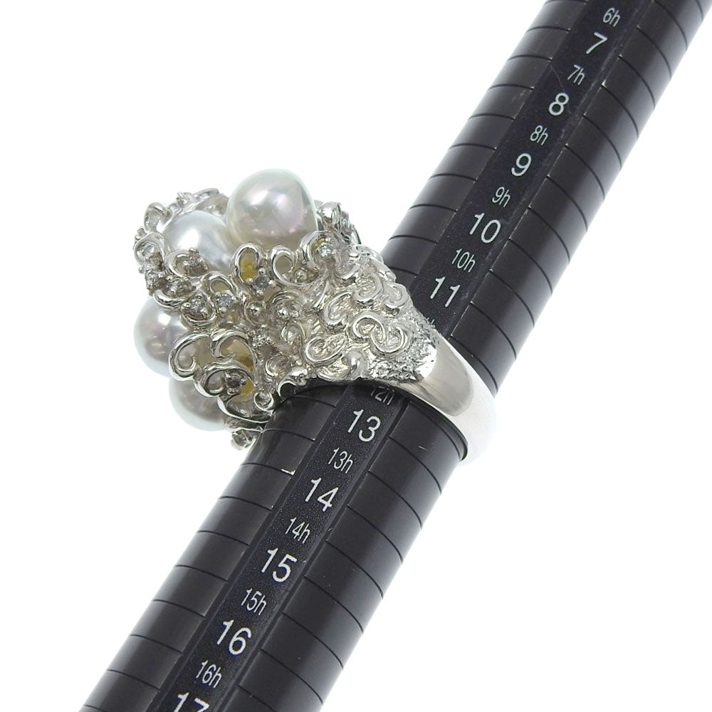 Pt900 Ring with Akoya Pearls and Melee Diamonds in Excellent Condition