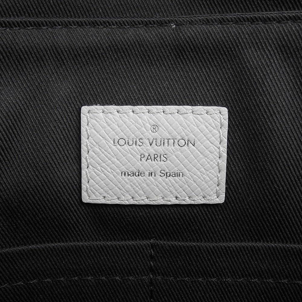 Louis Vuitton Taiga Monogram Eclipse Flap Messenger Bag M30411 in Great Condition