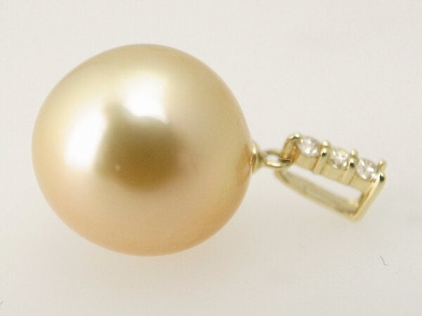 K18YG Yellow Gold Golden Pearl Diamond Pendant in Great Condition