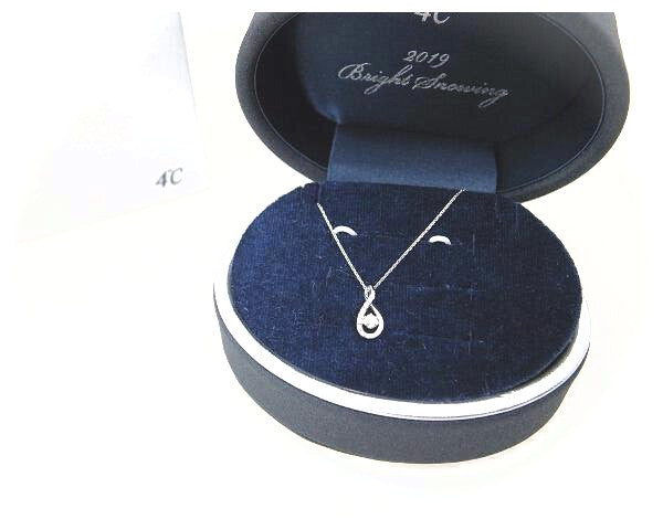 Pre-owned PT850 Platinum Diamond Necklace in Great Condition