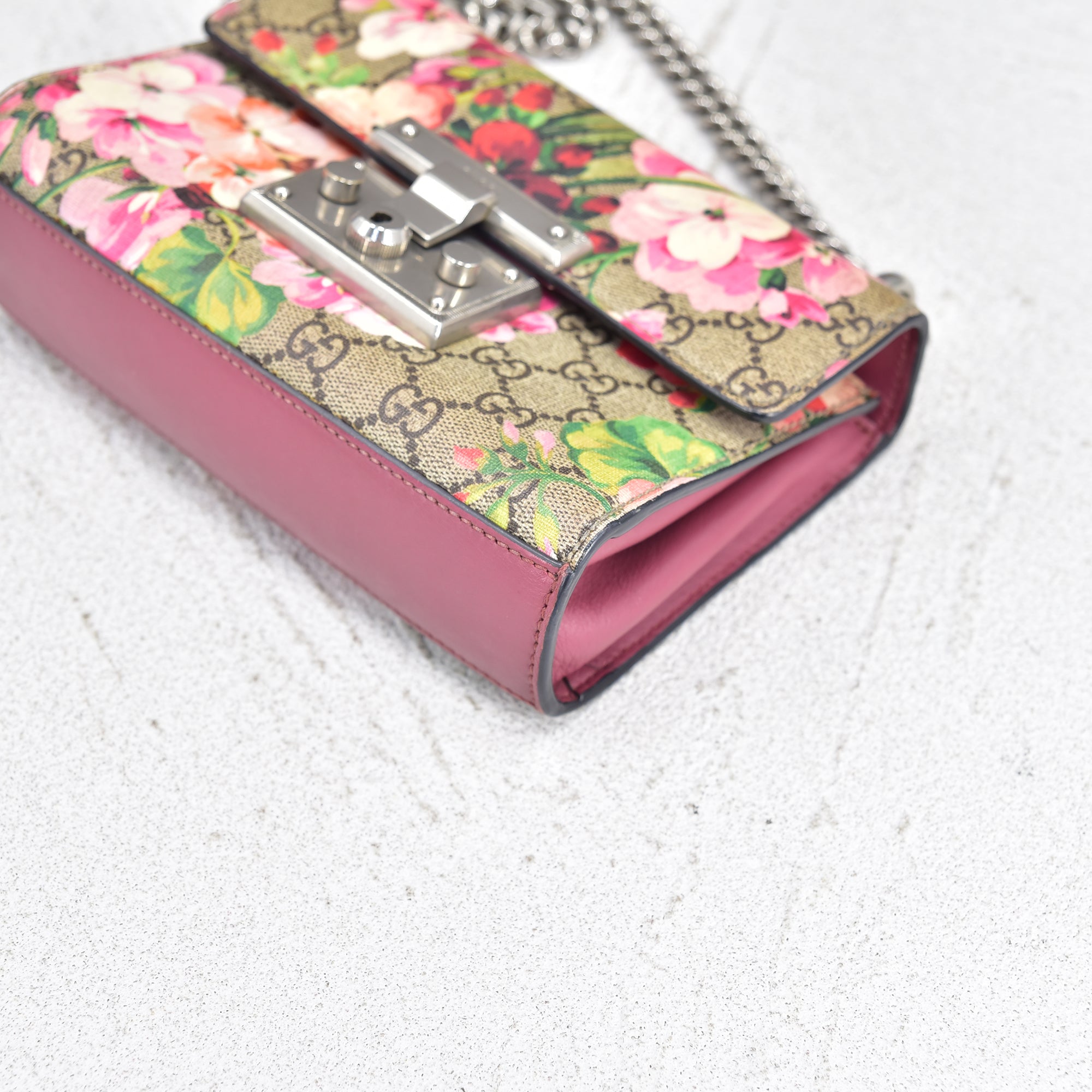 Small GG Supreme Flora Padlock Crossbody Bag 409487