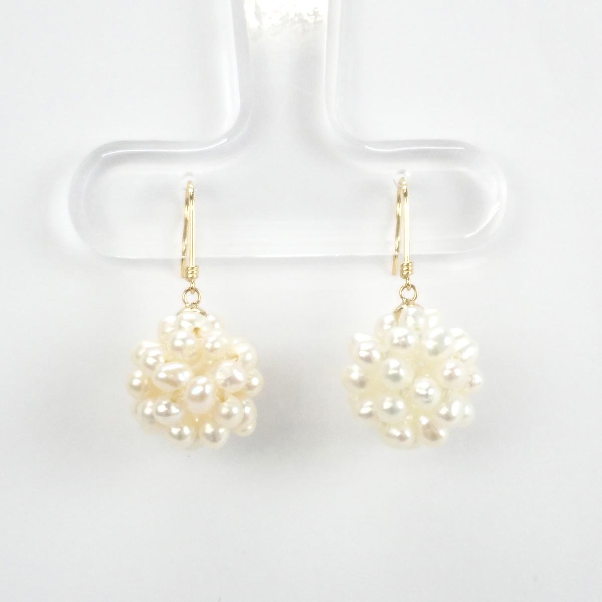 [LuxUness]  Elegant K18 Yellow Gold and Freshwater Pearl Earrings For Women - White【Pre-Owned】 in Excellent condition