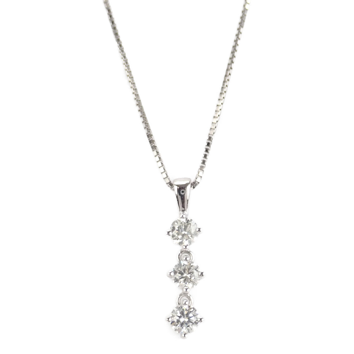 LuxUness  Designer Jewelry Necklace in K18 White Gold with Diamond 0.66ct for Ladies - Silver in Excellent condition