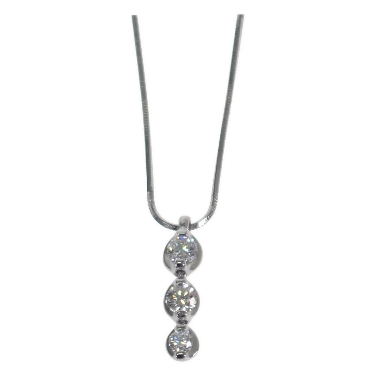 [LuxUness]  Platinum Pt850 and Pt900 Diamond Design Necklace with 0.30ct Diamond for Women in Excellent condition