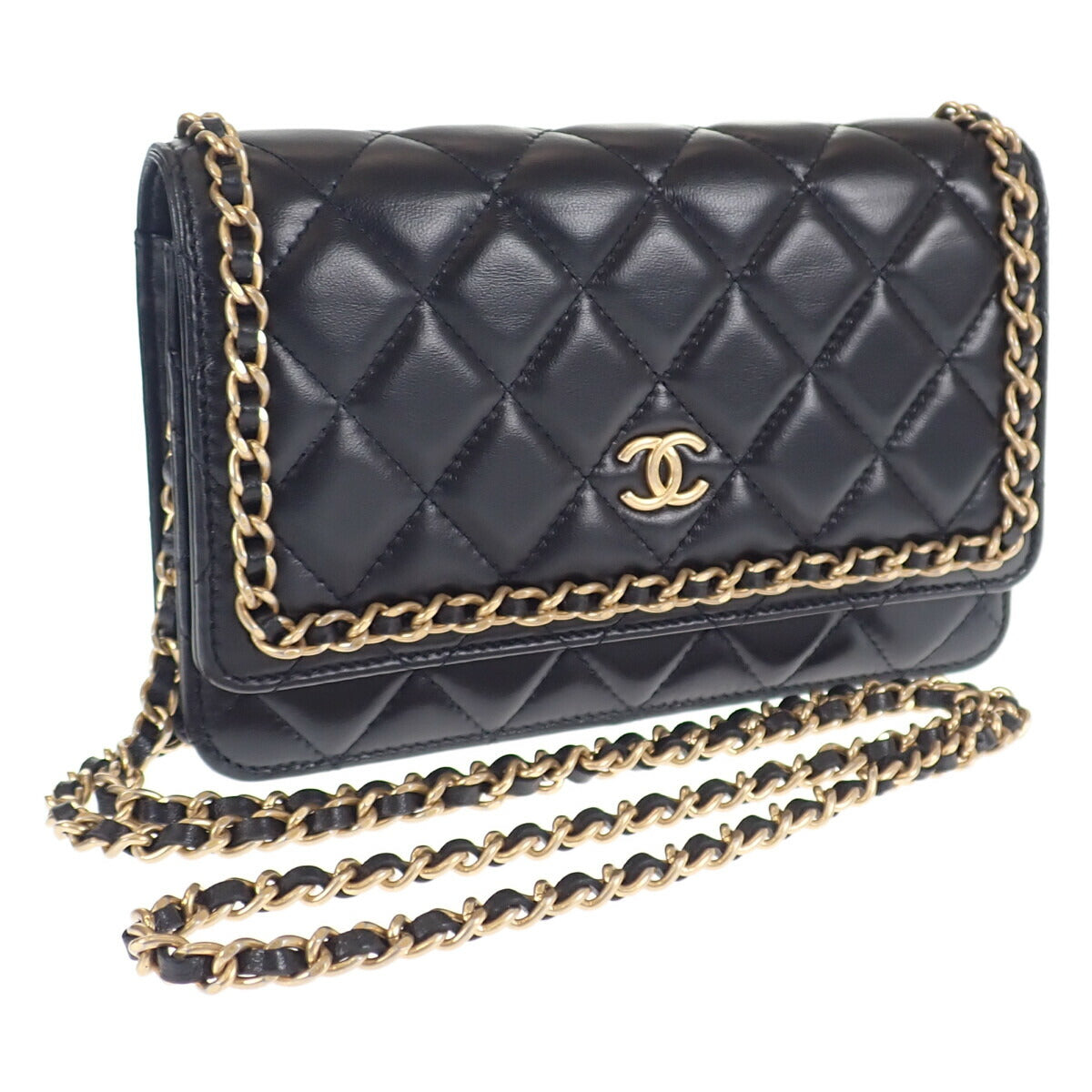 CC Quilted Chain Around Wallet On Chain  AP0674