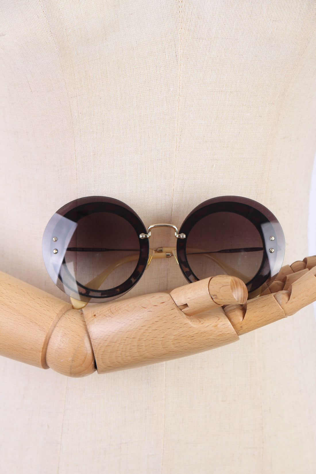 Round Tinted Sunglasses SMU 10R