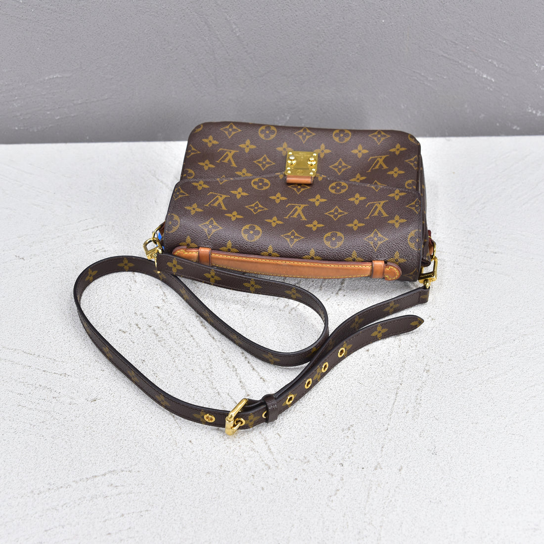 Monogram Pochette Metis