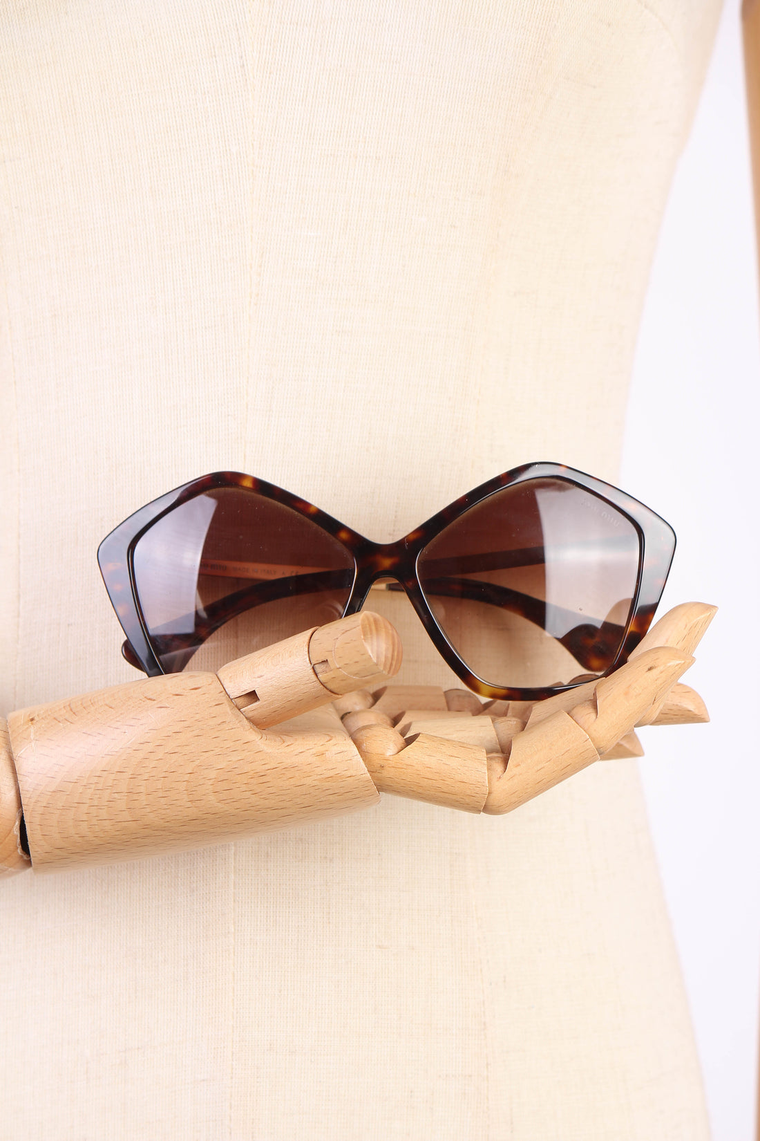 Oversized Tinted Sunglasses SMU11N