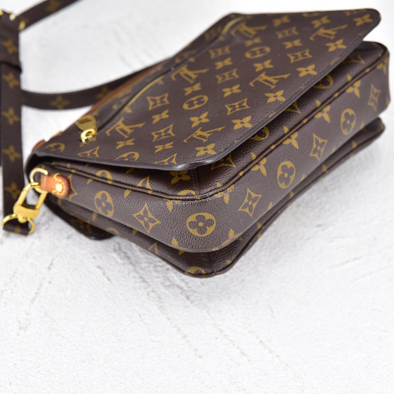 Monogram Pochette Metis