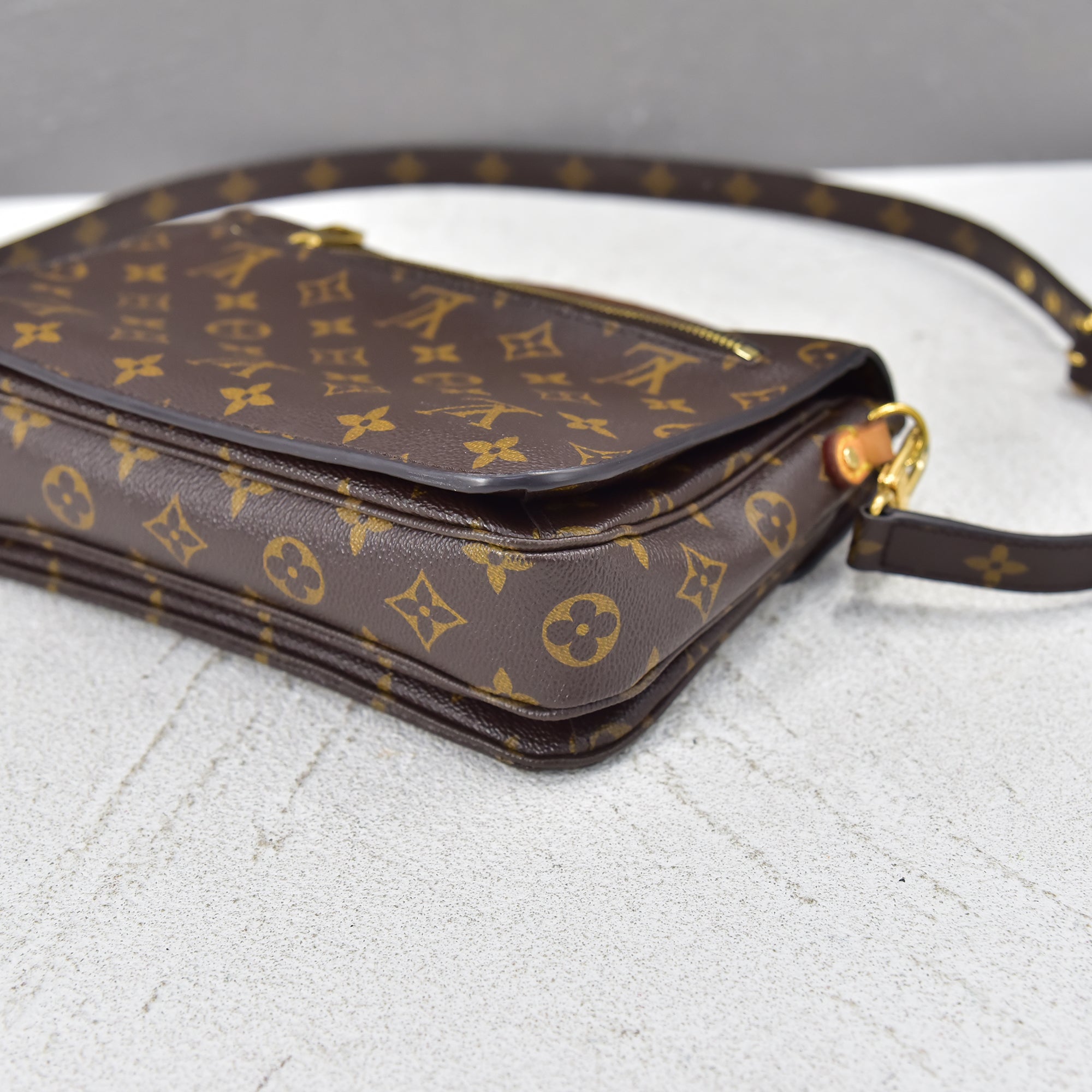 Monogram Pochette Metis