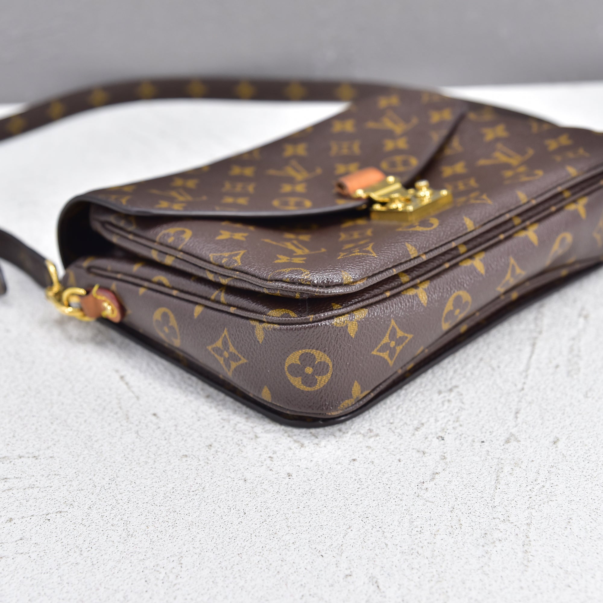 Monogram Pochette Metis