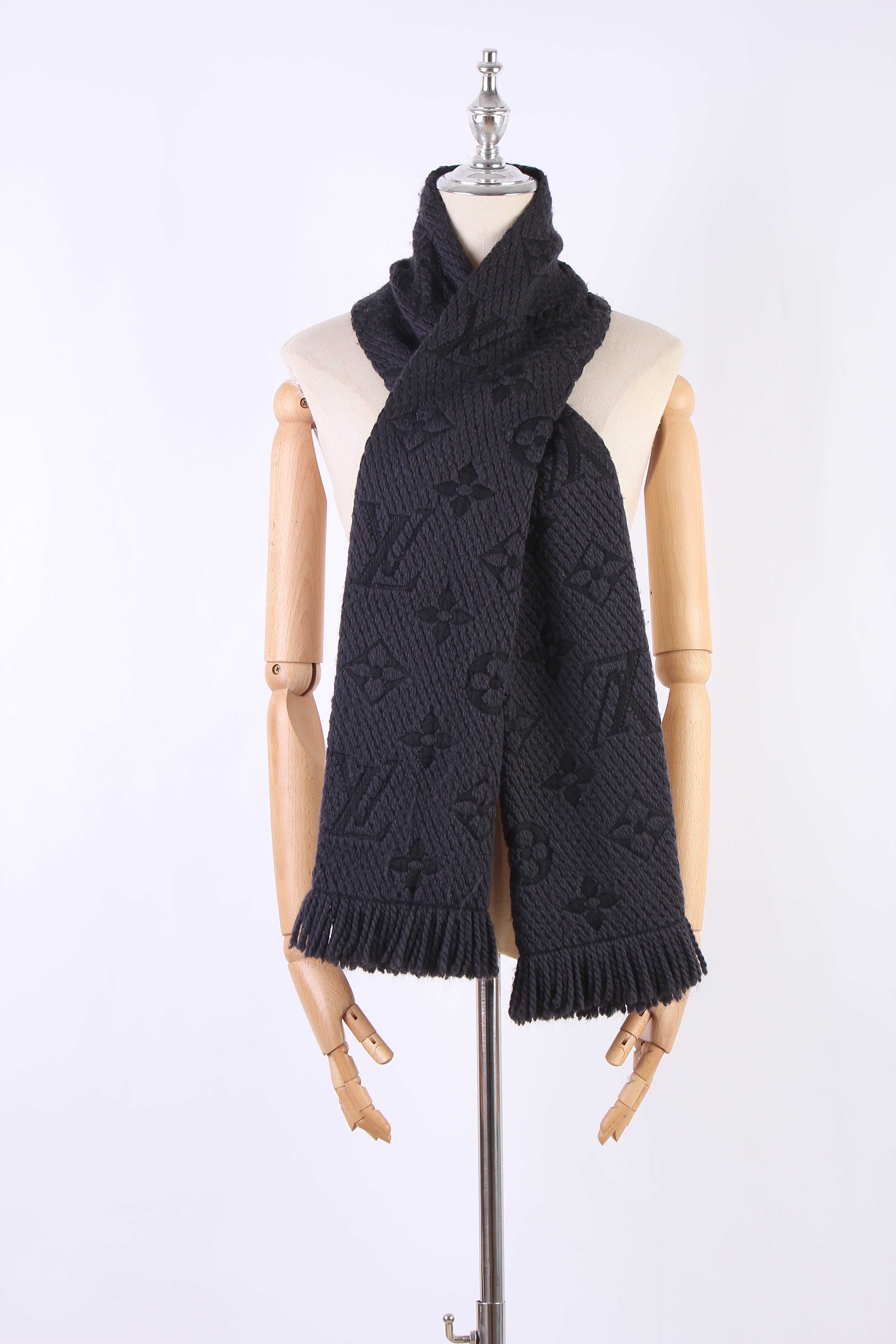 Products by Louis Vuitton: Logomania Scarf
