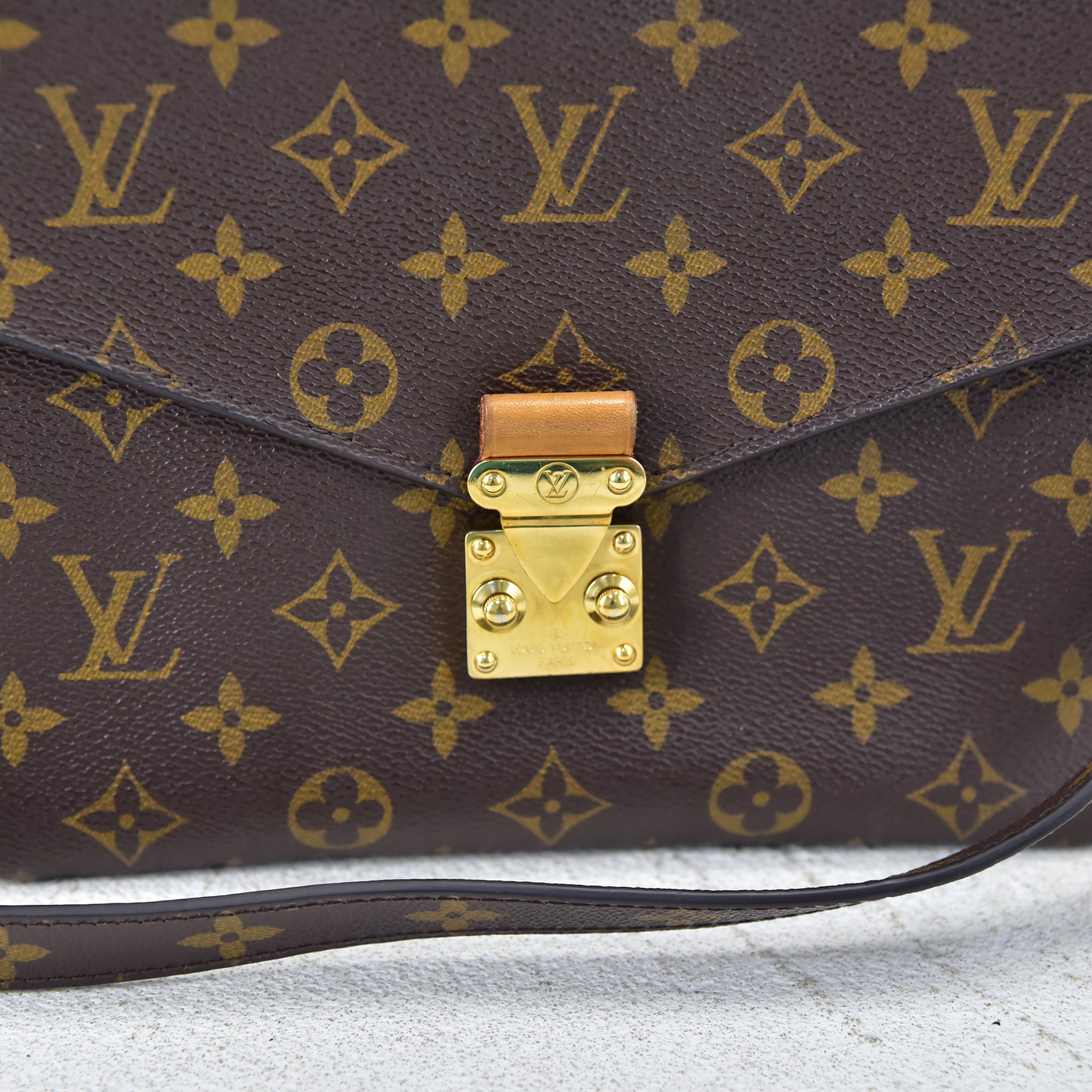 Monogram Pochette Metis M44875 – LuxUness