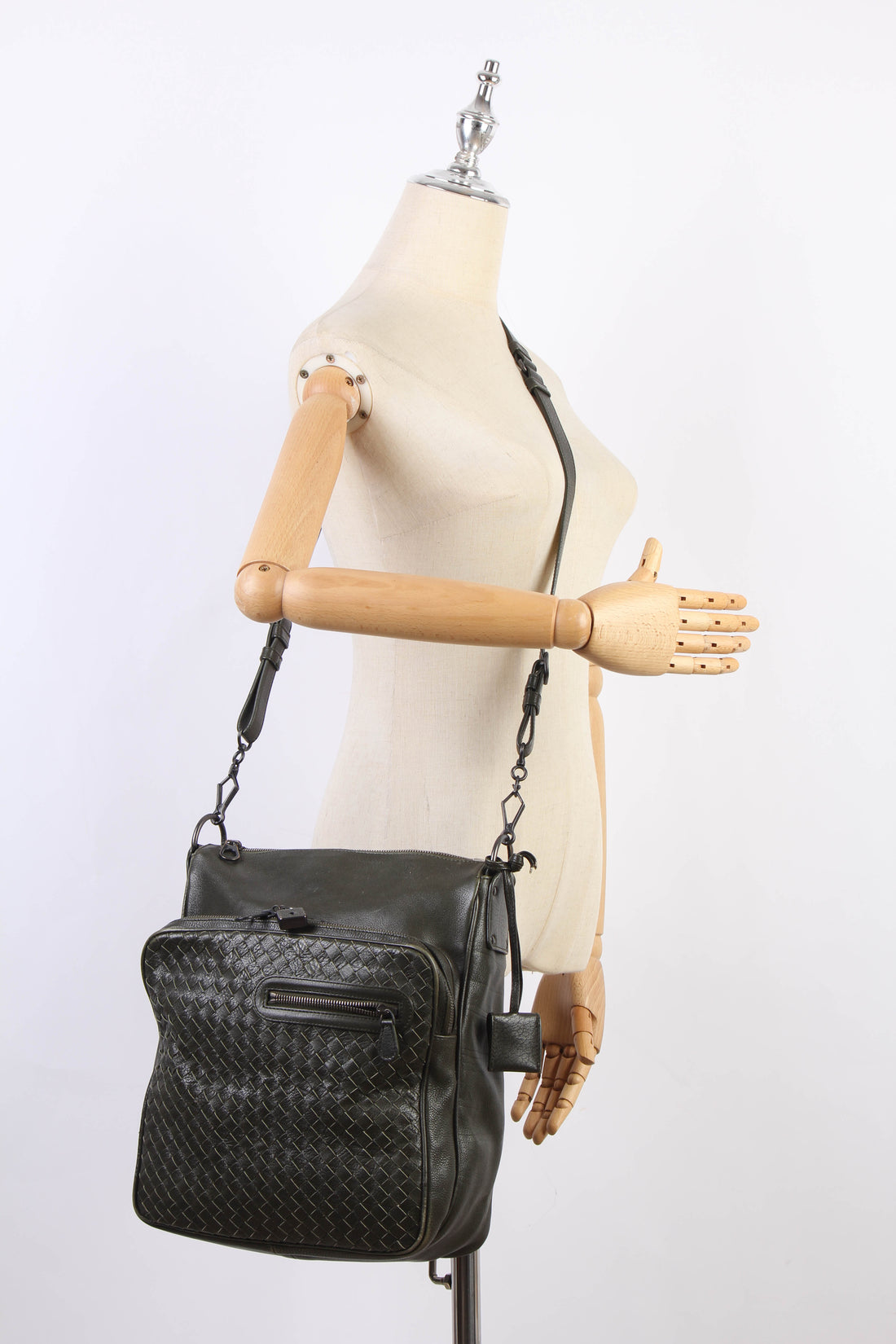 Intrecciato-Trimmed Leather Shoulder Bag