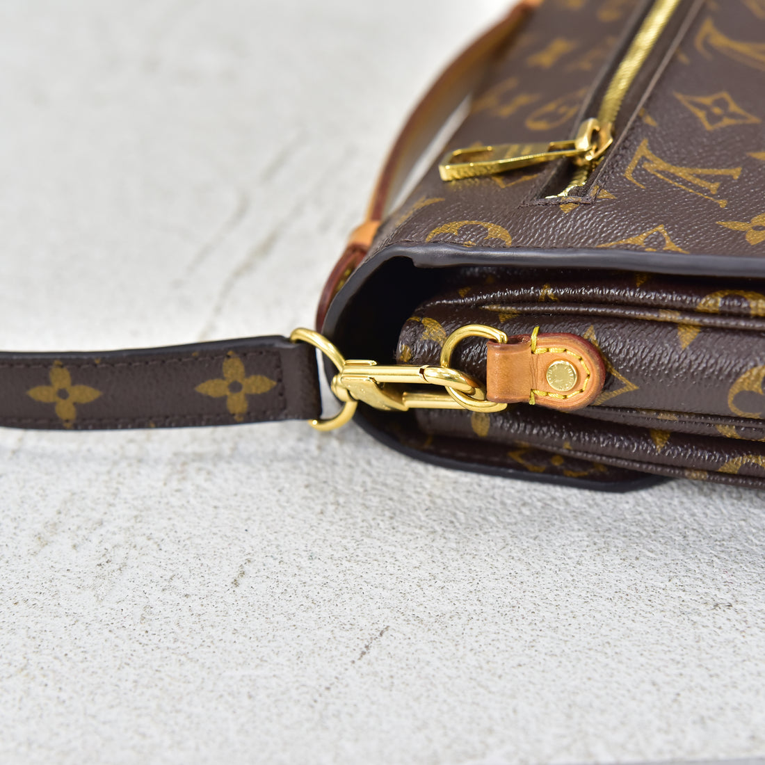 Monogram Pochette Metis