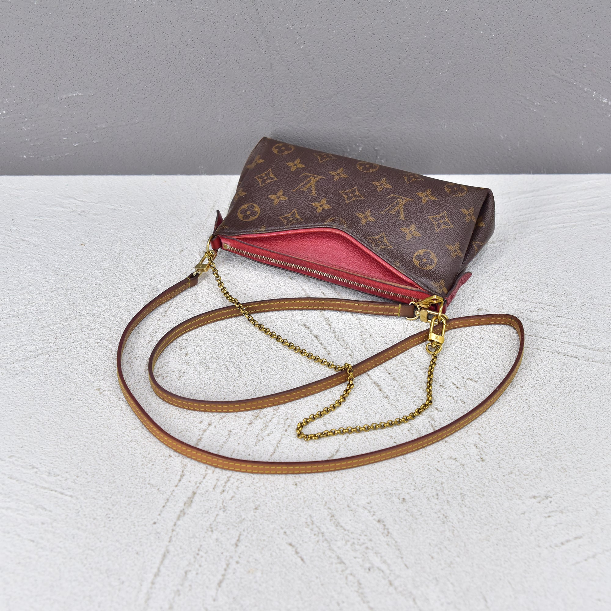 Louis Vuitton, Monogram Pallas Clutch