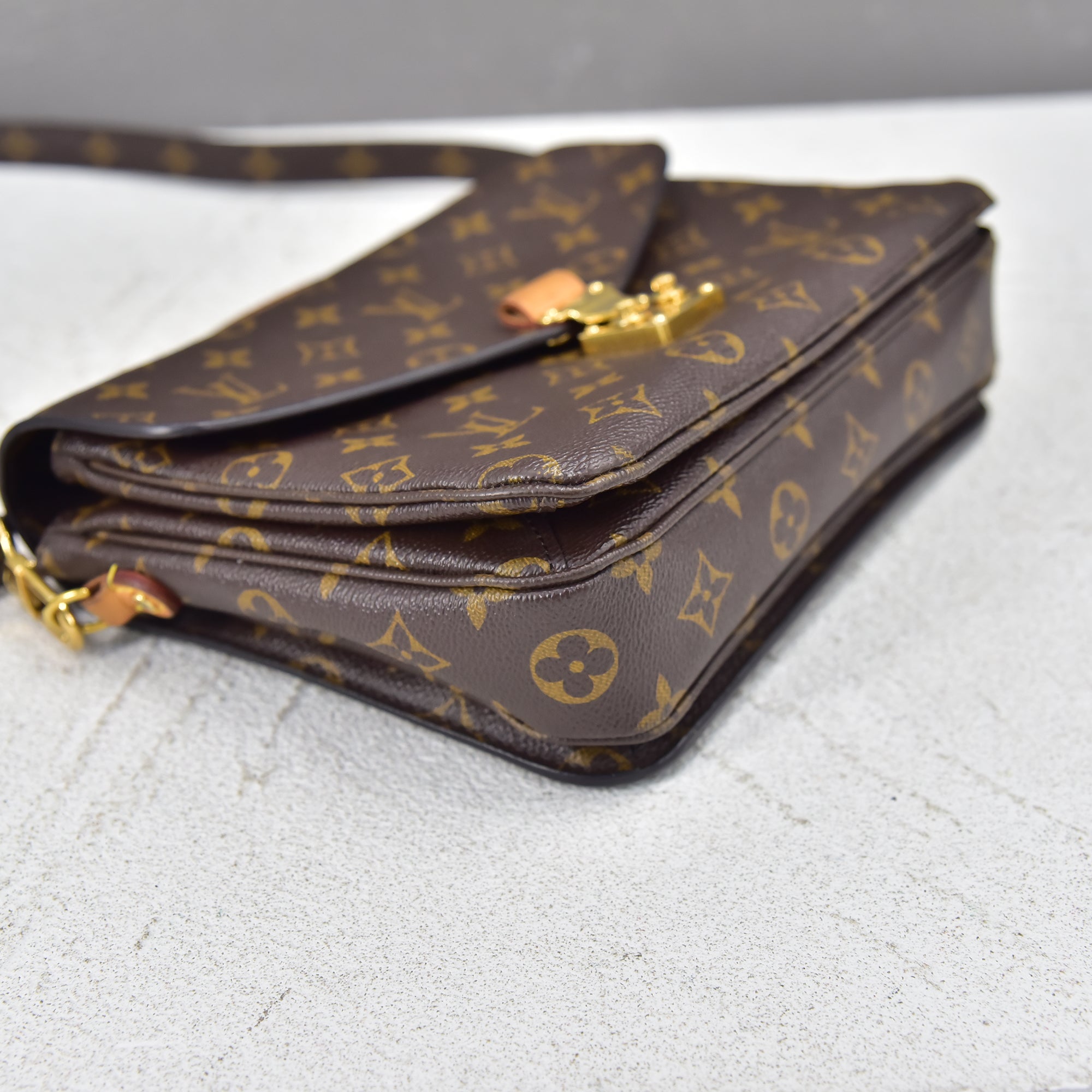 Monogram Pochette Metis