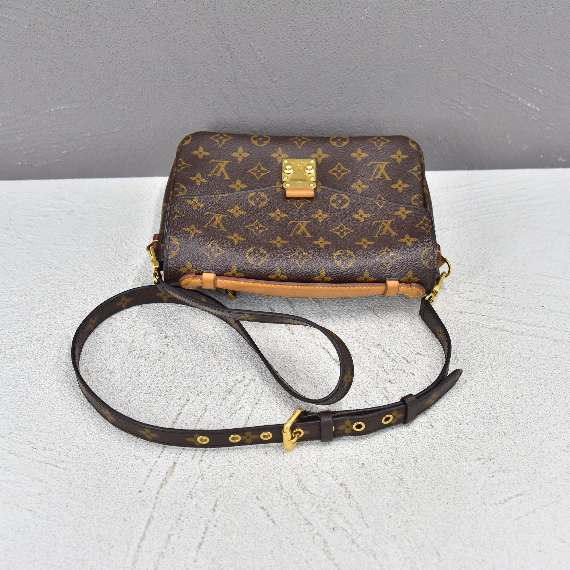 Monogram Pochette Metis – LuxUness