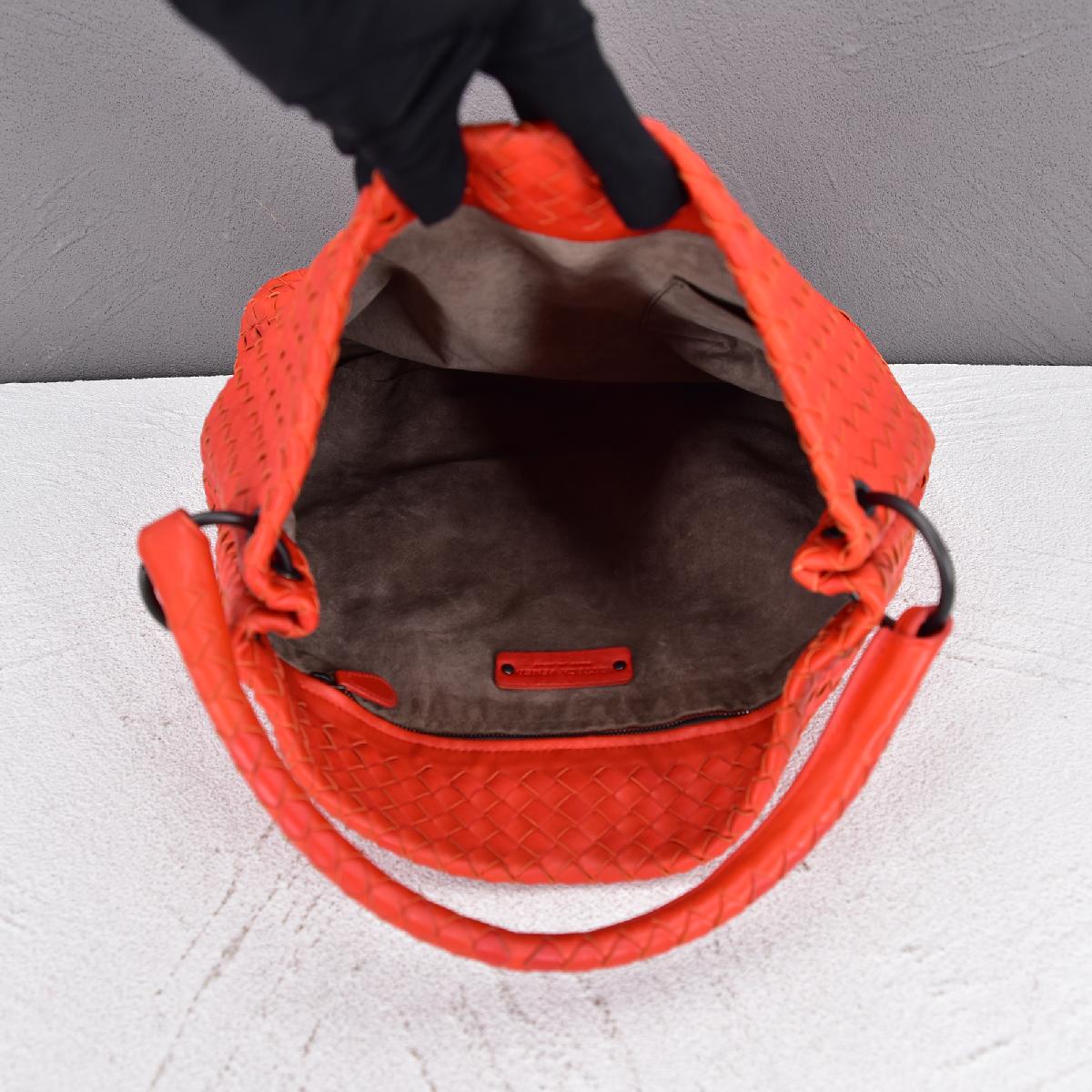 Intecciato Leather Shoulder Bag