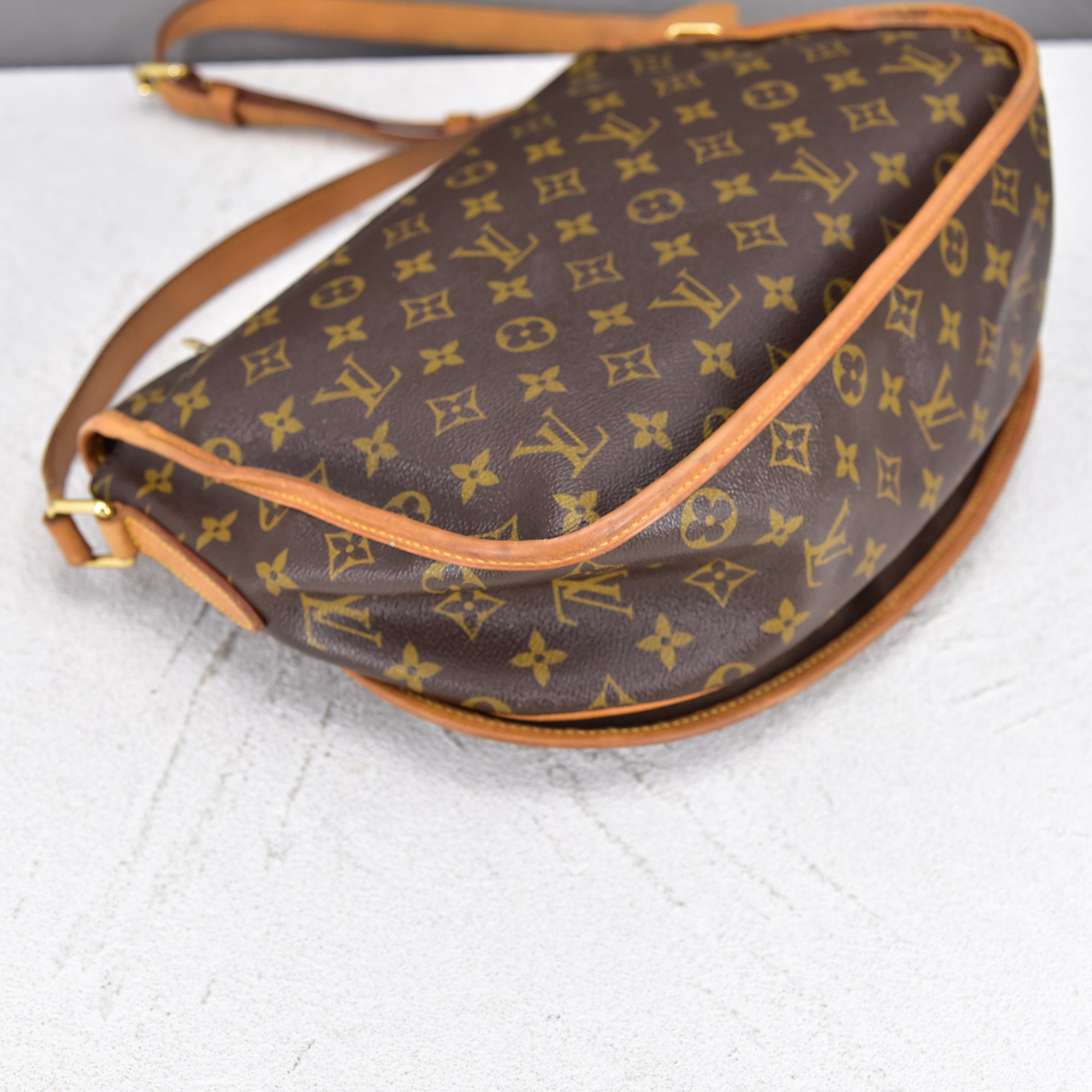 Louis-Vuitton-Monogram-Menilmontant-MM-Shoulder-Bag-M40473