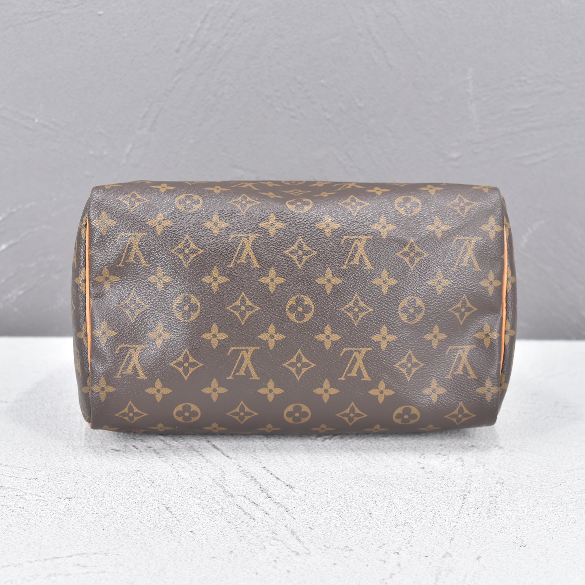 Louis Vuitton Monogram Giant Crafty Cosmetic Pouch (SHG-UP17a1) – LuxeDH